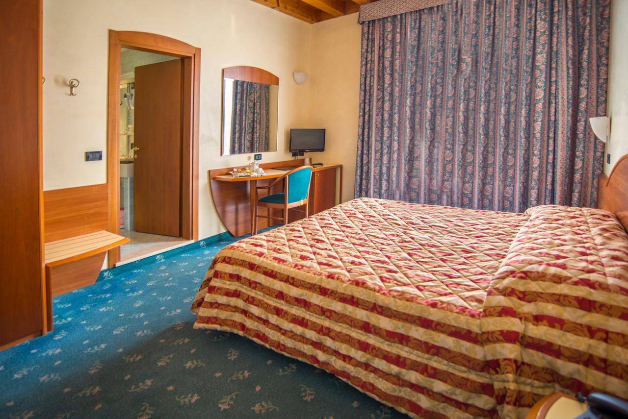 Hotel Brennero บัสซาโน เดล กรัปปา ภายนอก รูปภาพ