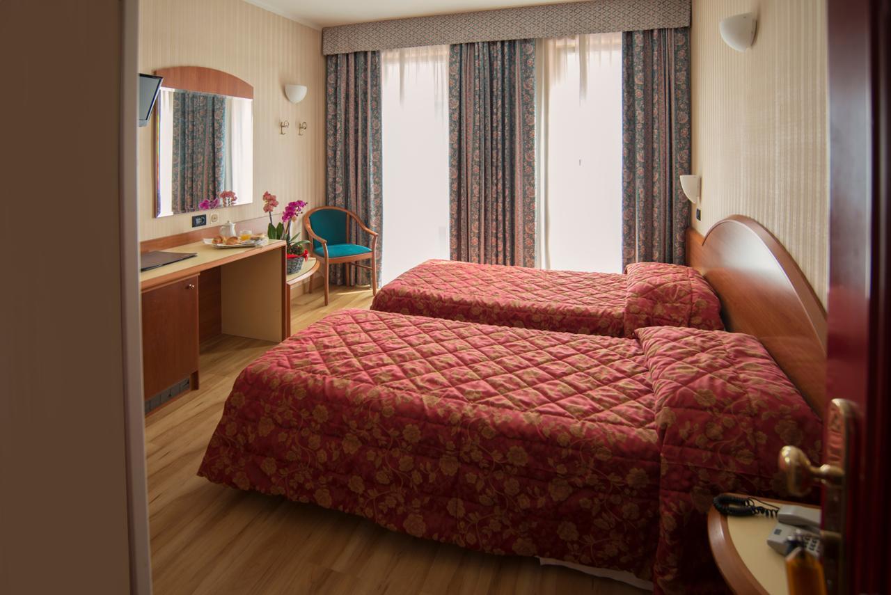 Hotel Brennero บัสซาโน เดล กรัปปา ภายนอก รูปภาพ