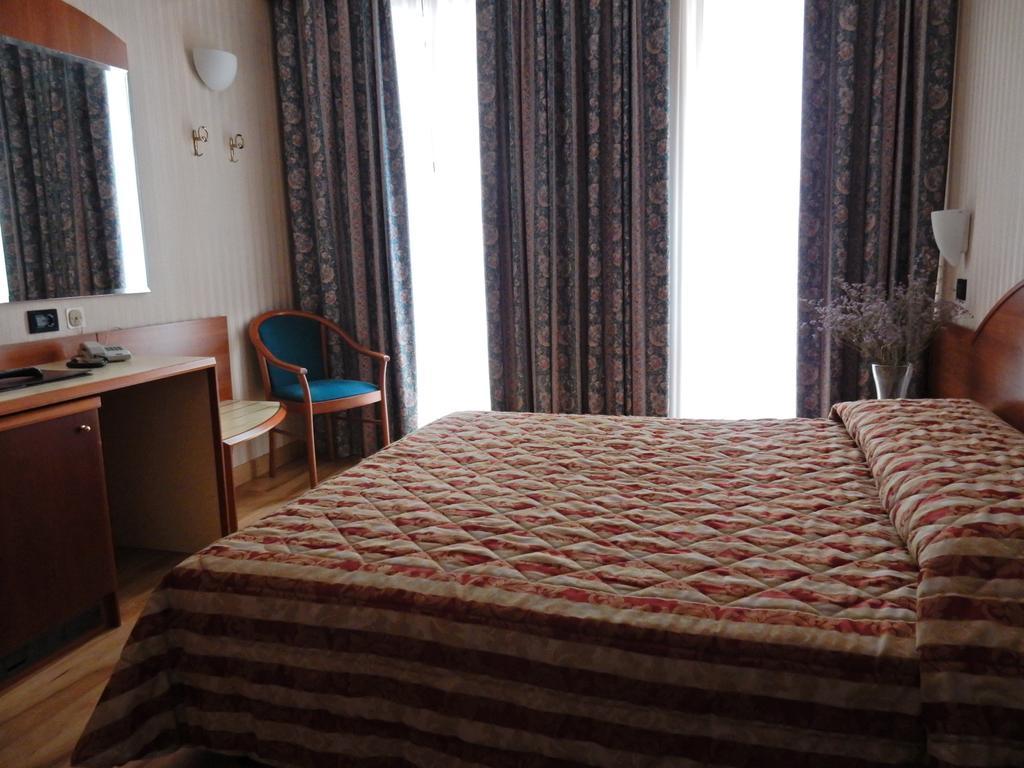 Hotel Brennero บัสซาโน เดล กรัปปา ภายนอก รูปภาพ